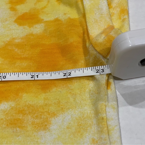 TIE-DYE VW BUS GRAPHIC TEE. STYLE & CO. USED ONLY ONCE. Excellent condition. - Picture 8 of 9